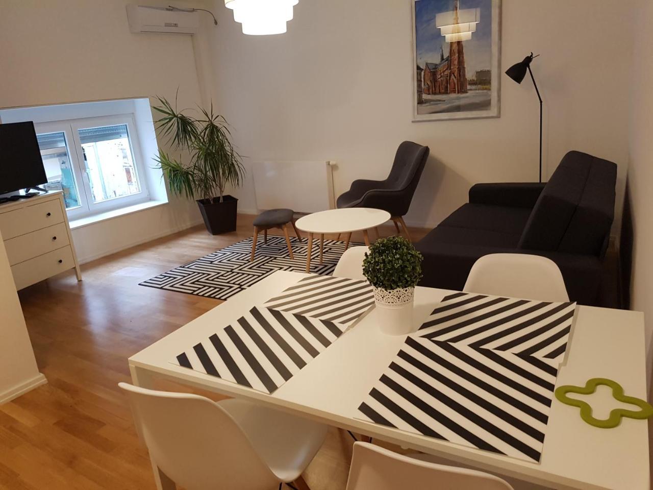 Home Apartmani I Sobe 오시예크 외부 사진