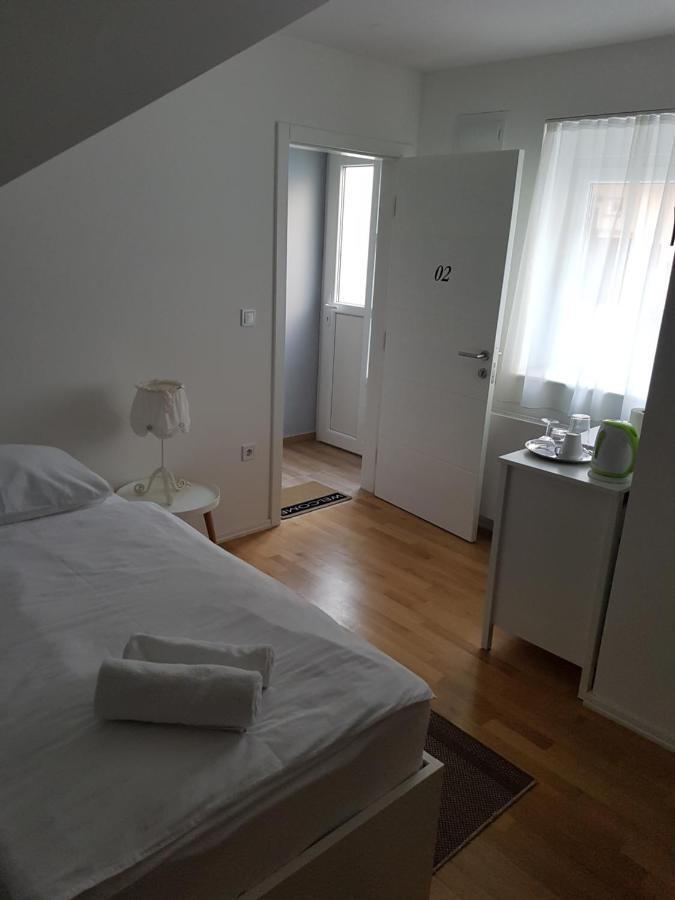 Home Apartmani I Sobe 오시예크 외부 사진
